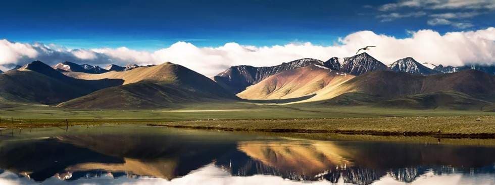 Host Tibet tour in vacation days and visit awe-inspiring places